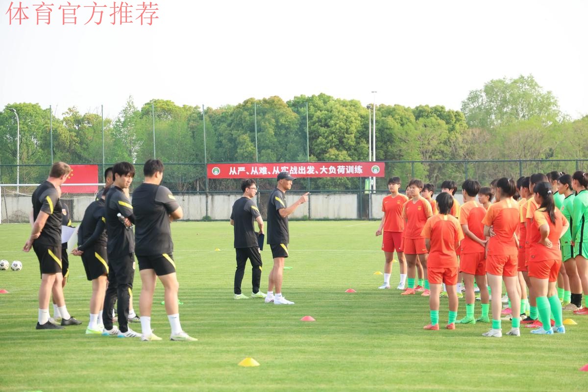 中国足协名宿辅导团赴山西繁峙、代县开展青少年足球辅导活动