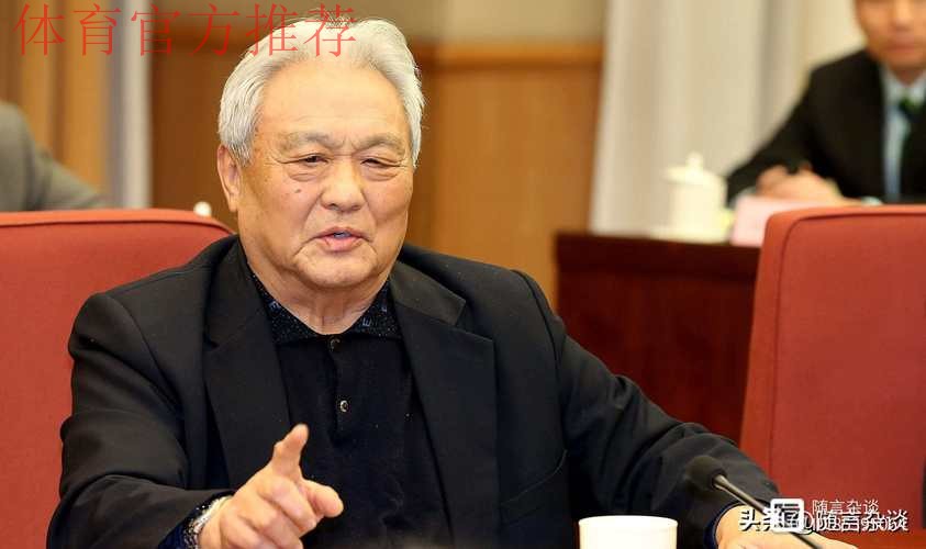 年维泗、容志行获亚足联“金星奖”