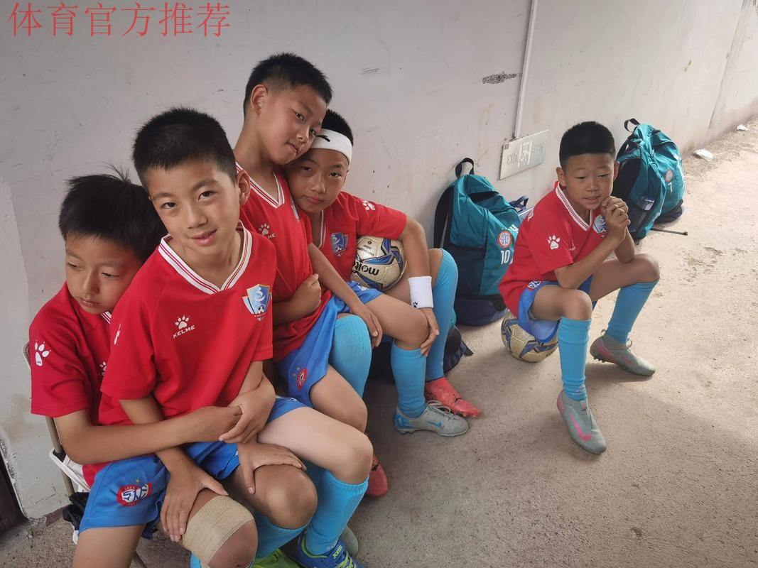 第三届亚足联青少年会议暨颁奖典礼在吉隆坡举行，山东鲁能泰山足球学校获得年度青训学院奖，徐根宝获年度青训教练特别贡献奖